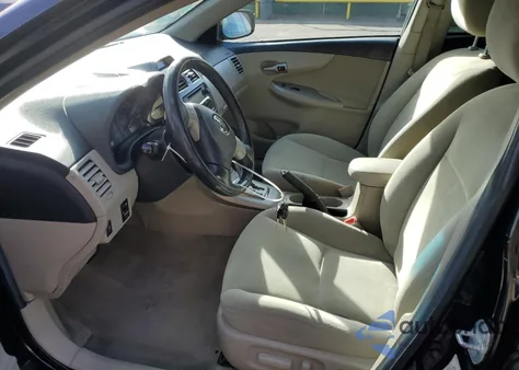 2013 Toyota Corolla Base z USA, uszkodzony, nr VIN 5YFBU4EE5DP105489